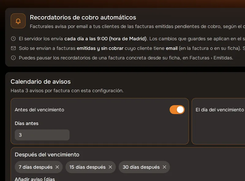 Ajustes de los recordatorios de cobro automáticos con calendario y mensaje (captura real con datos de ejemplo)